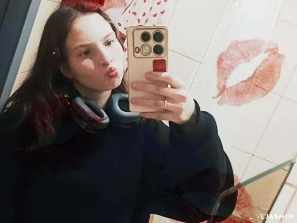 Nude sex cam model MarkizaKorsmeyer