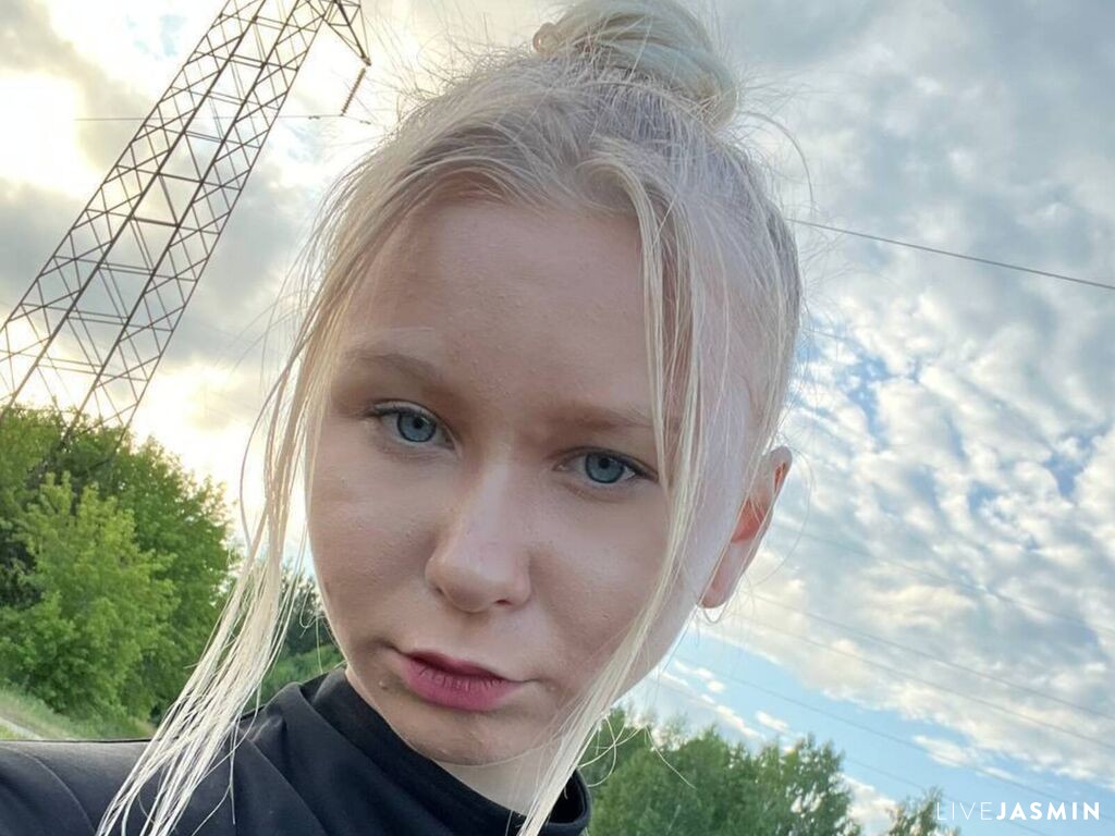 Nude sex cam model MelbaKines