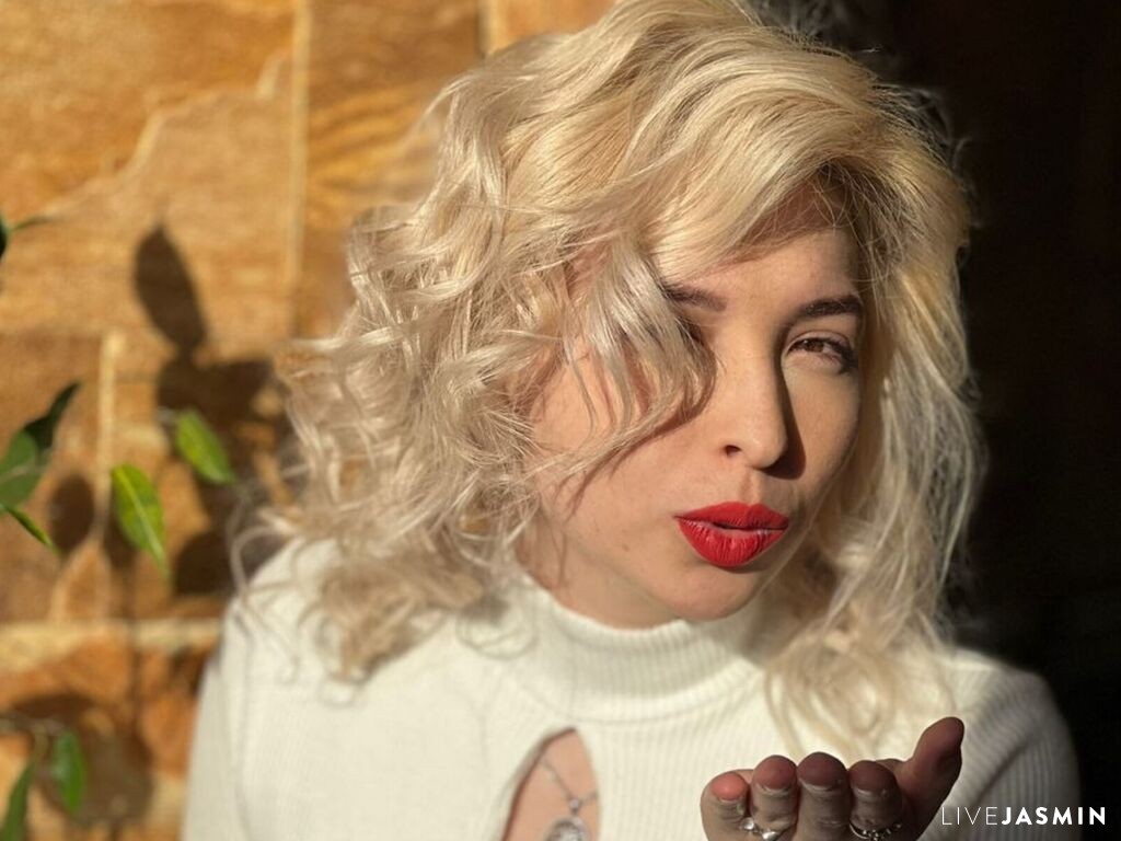 Nude sex cam model MercyWisinski