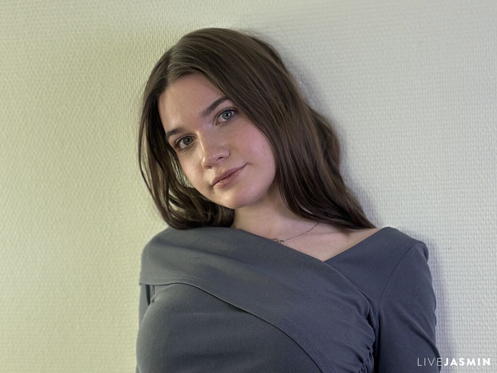 Nude sex cam model MiaHeidler