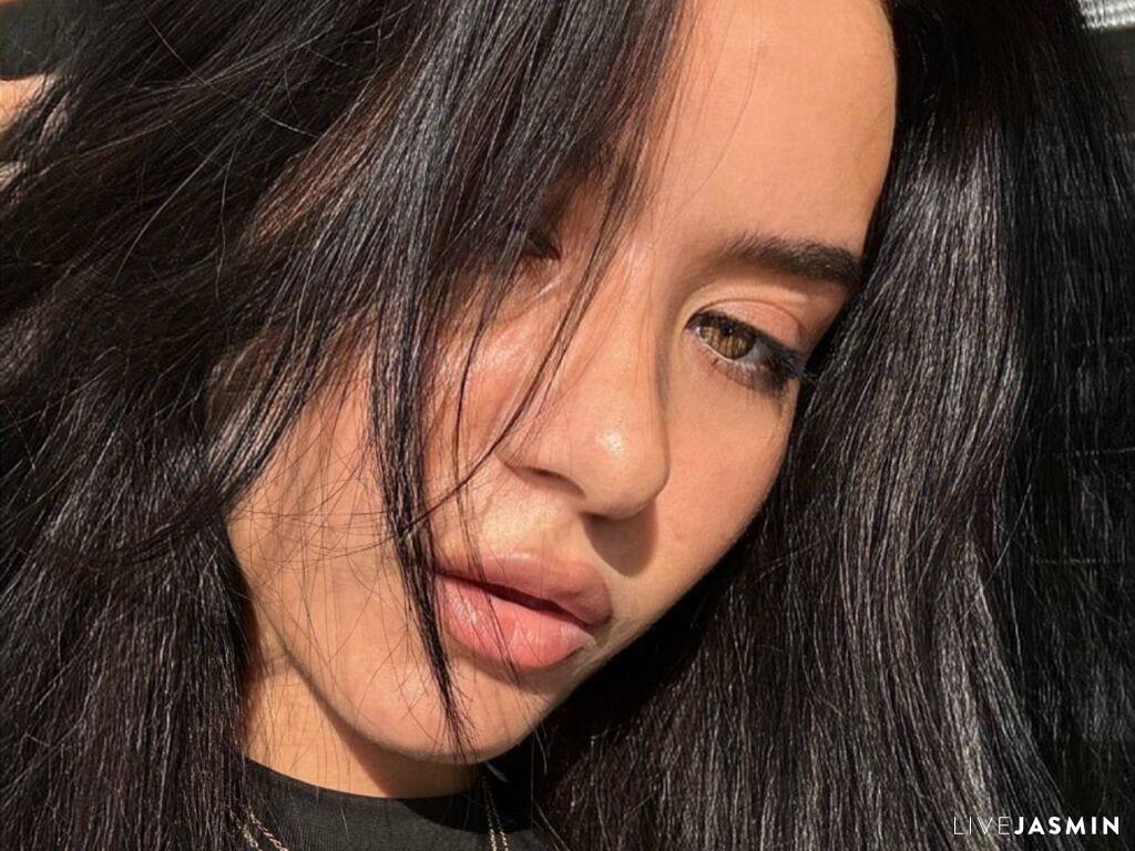 Nude sex cam model MikaelaRotz