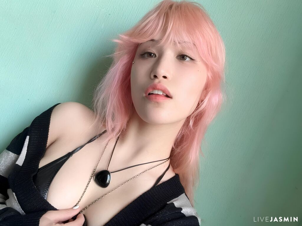 Nude sex cam model MikuLangly