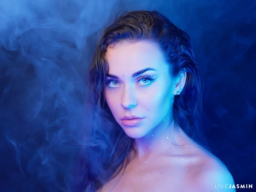 Nude sex cam model MilaMiers