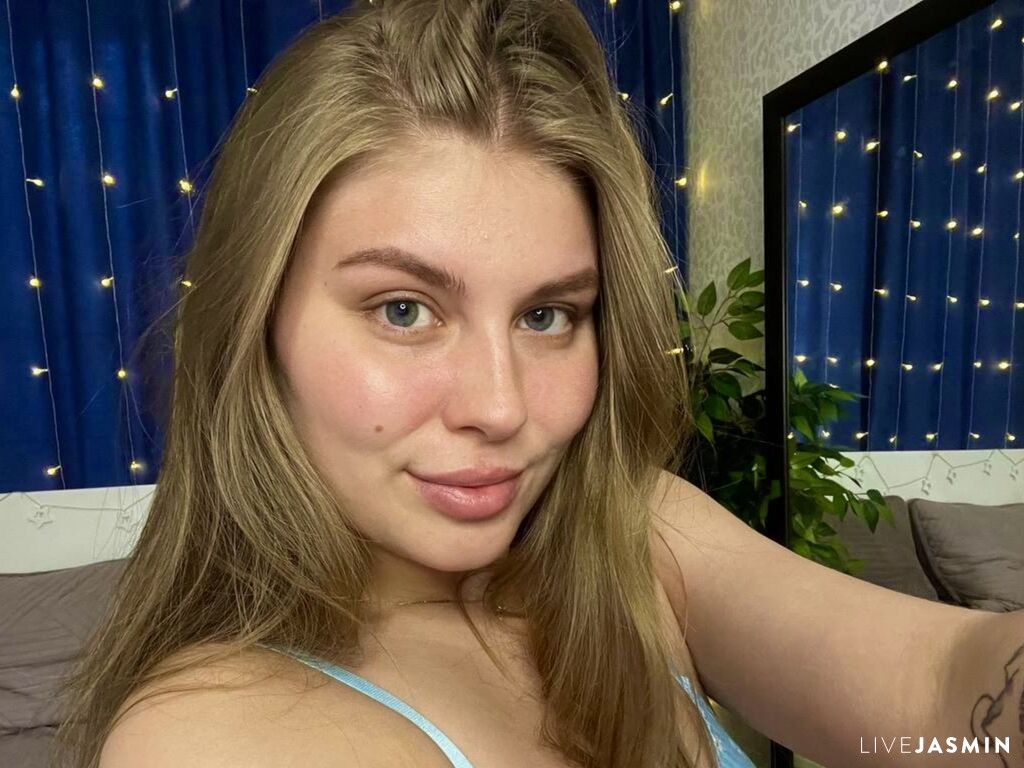 Nude sex cam model MilaOlivers