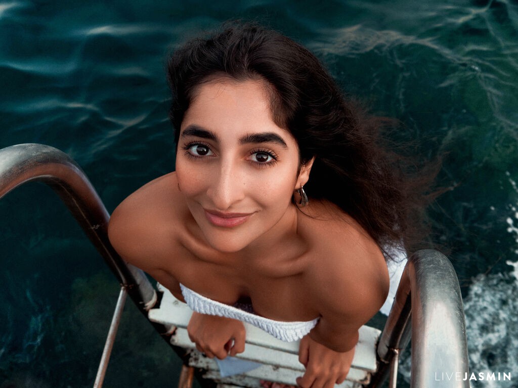 Nude sex cam model Monica