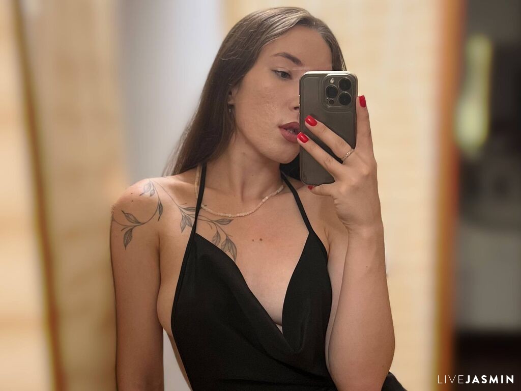 Nude sex cam model MossAnna