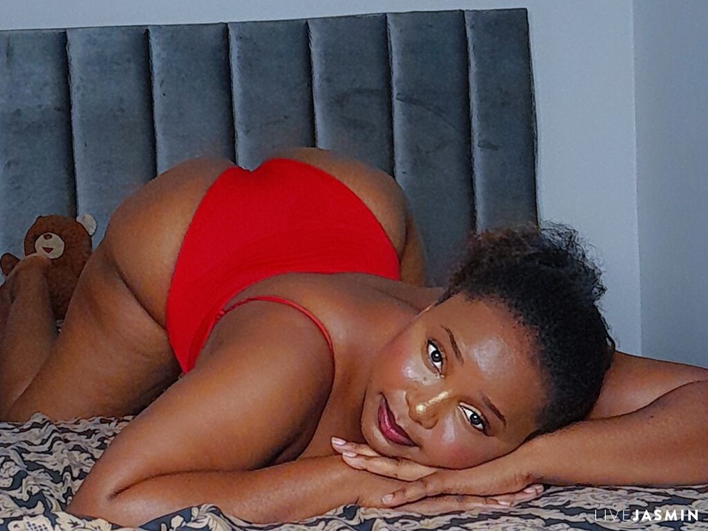 Nude sex cam model MysticRaye