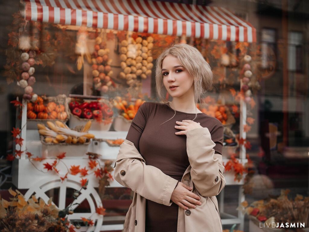 Nude sex cam model NaomiLoys