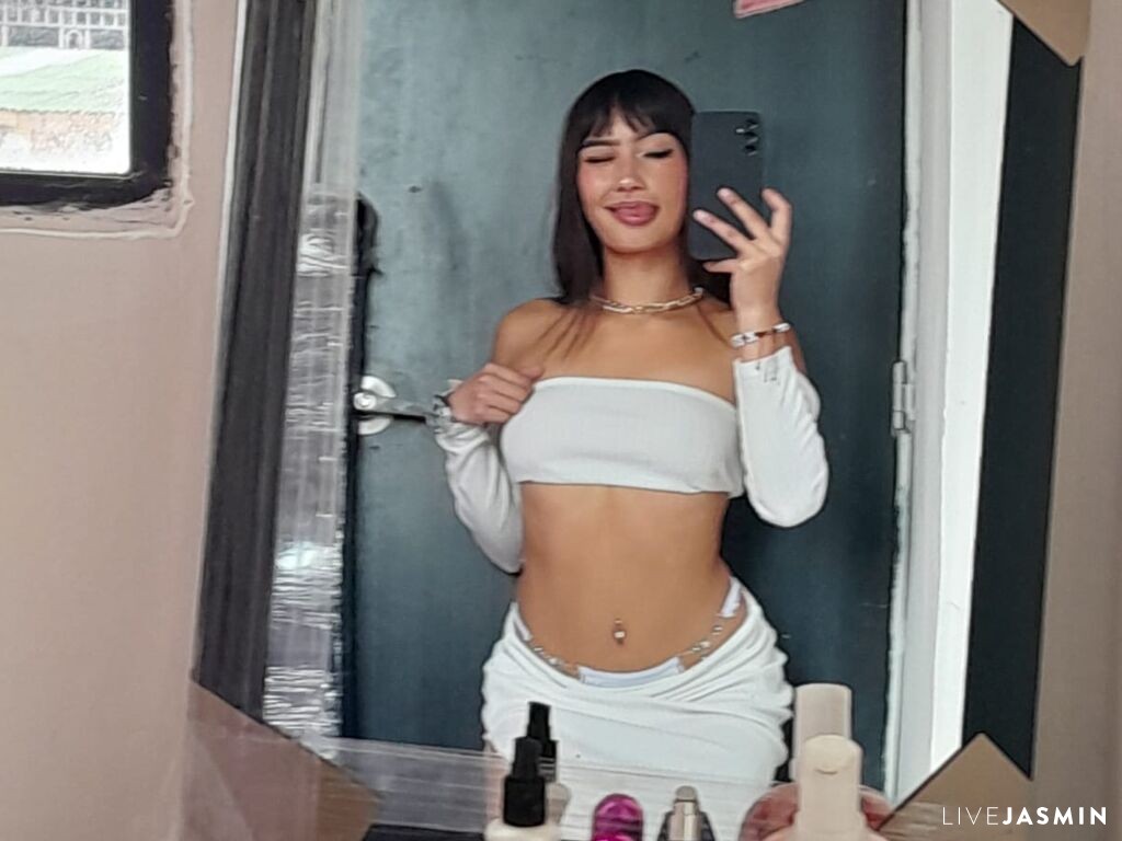 Nude sex cam model NaomyWatson