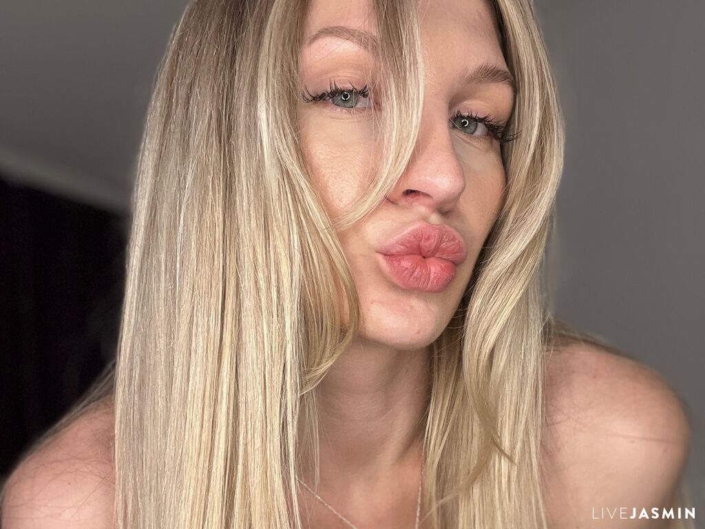 Nude sex cam model NicoleHamm