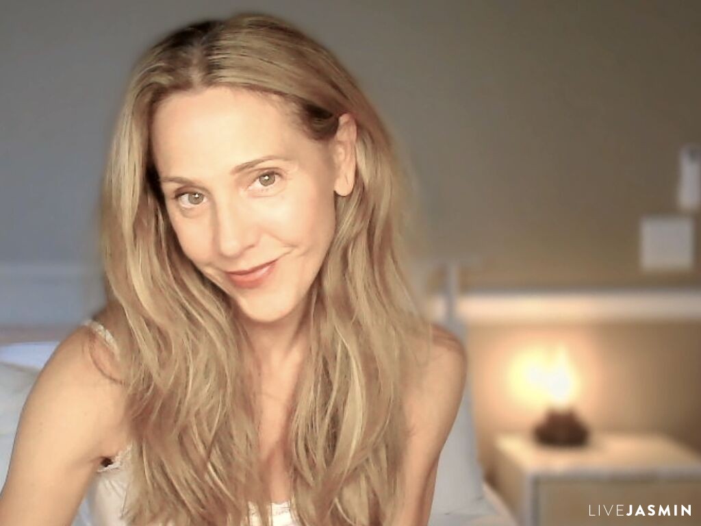 Nude 54 Year Old sex cam model OpheliaHardin - XXX Video