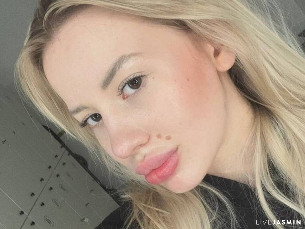 Nude sex cam model PollyMoores