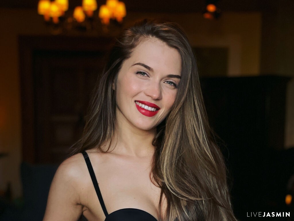 Nude sex cam model QuinnTakara