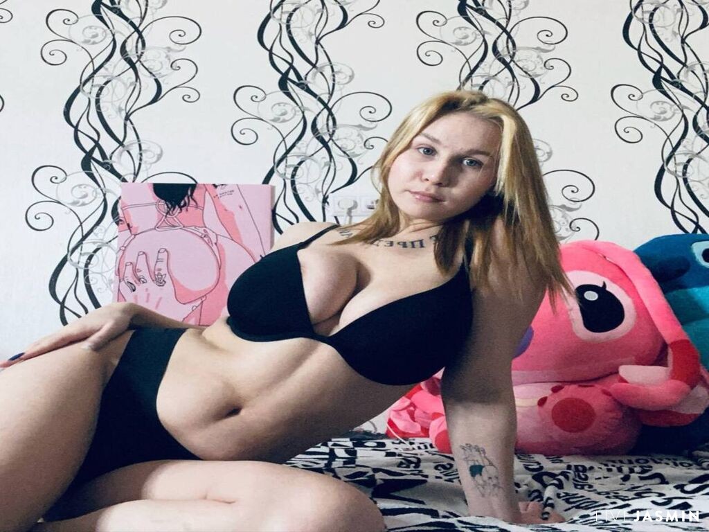 Nude sex cam model RoyAngelaa