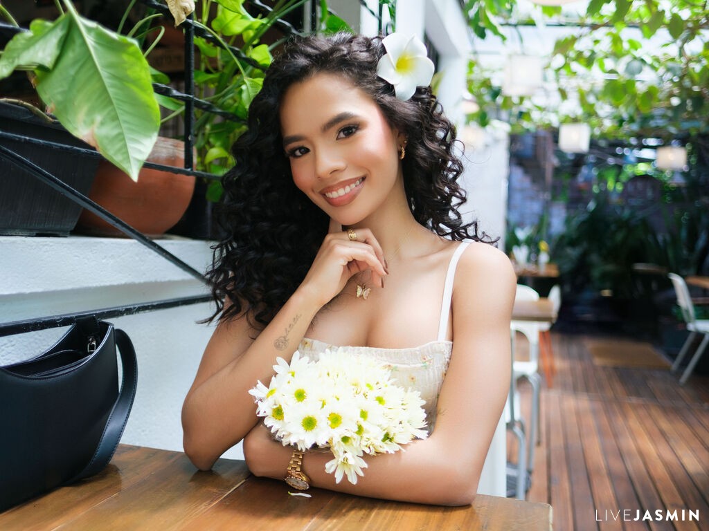 Nude sex cam model SamanthaSwan