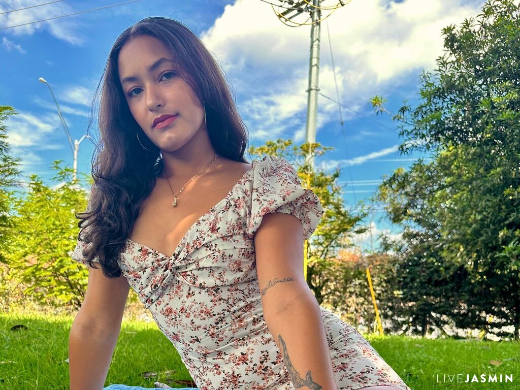 Nude sex cam model SaraZuleta