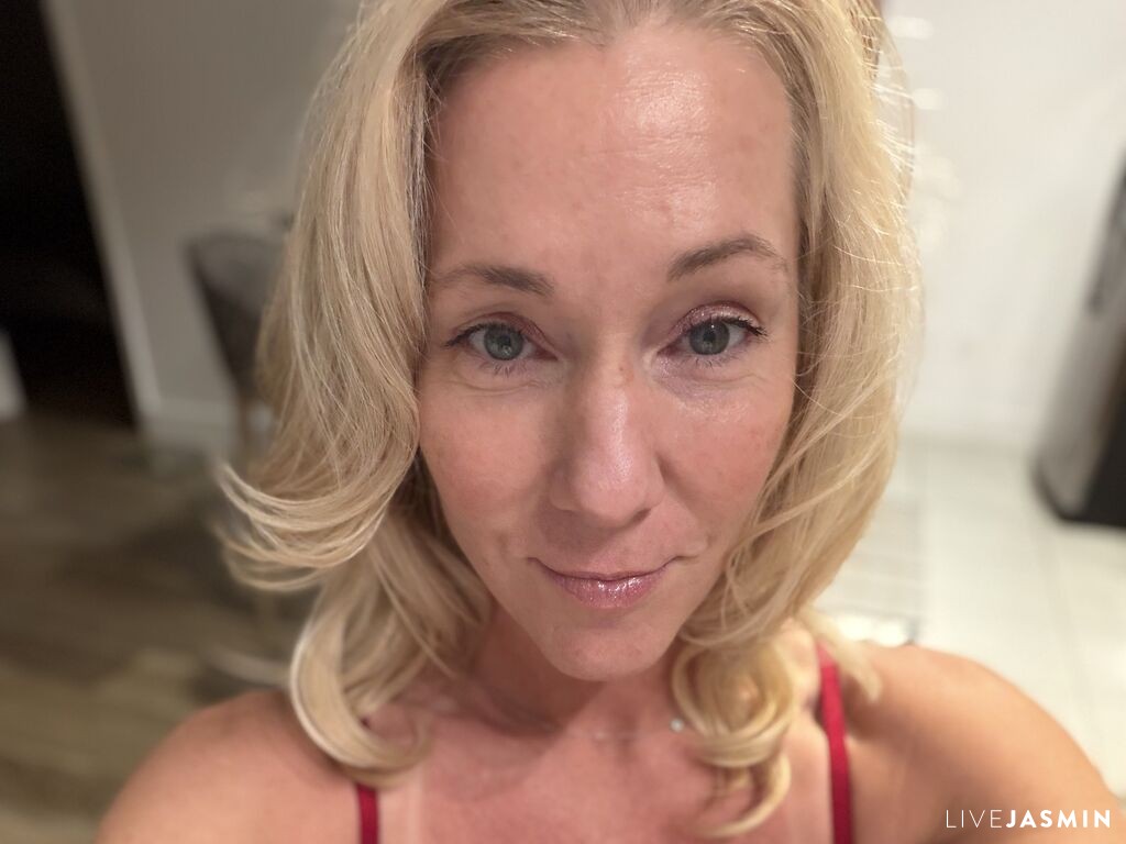 Nude 47 Year Old sex cam model SarahLiberti - XXX Video