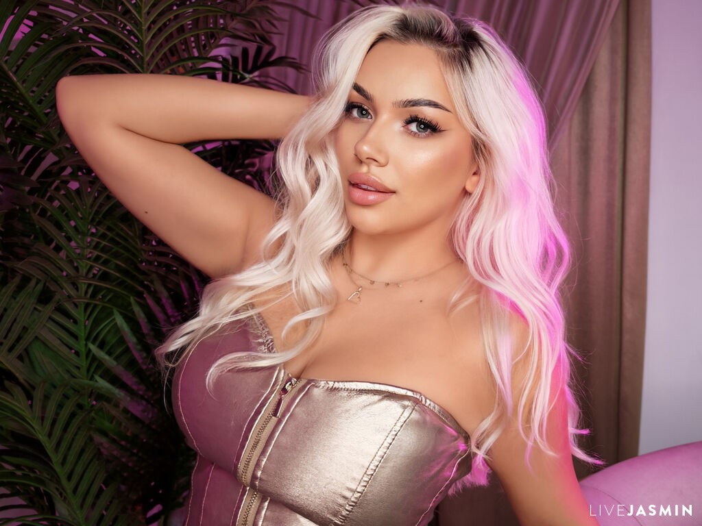 Nude sex cam model SelenaMist