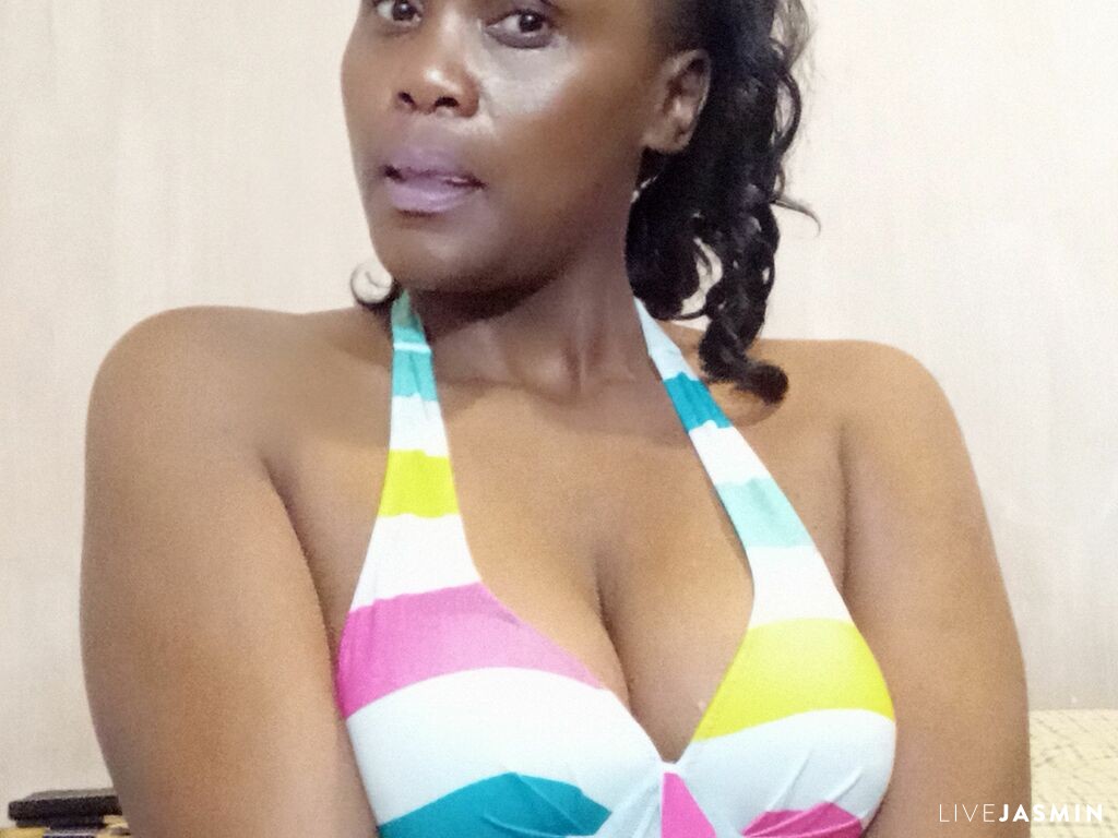 Nude sex cam model SharlainOgbu