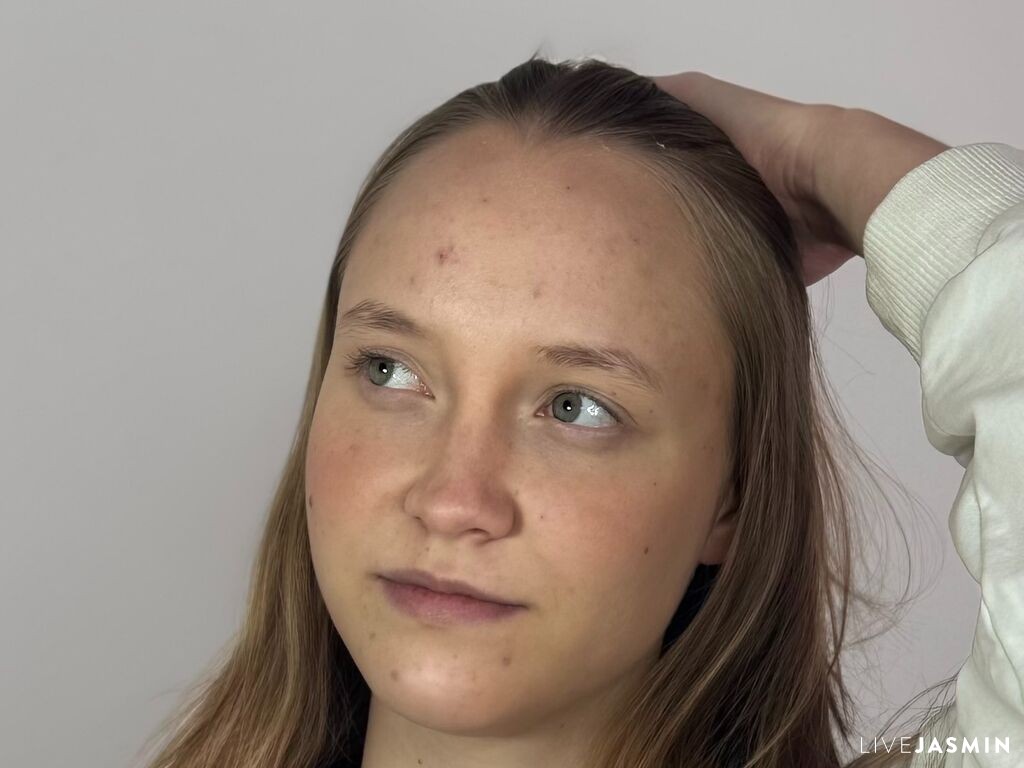 Nude sex cam model SharriDougan