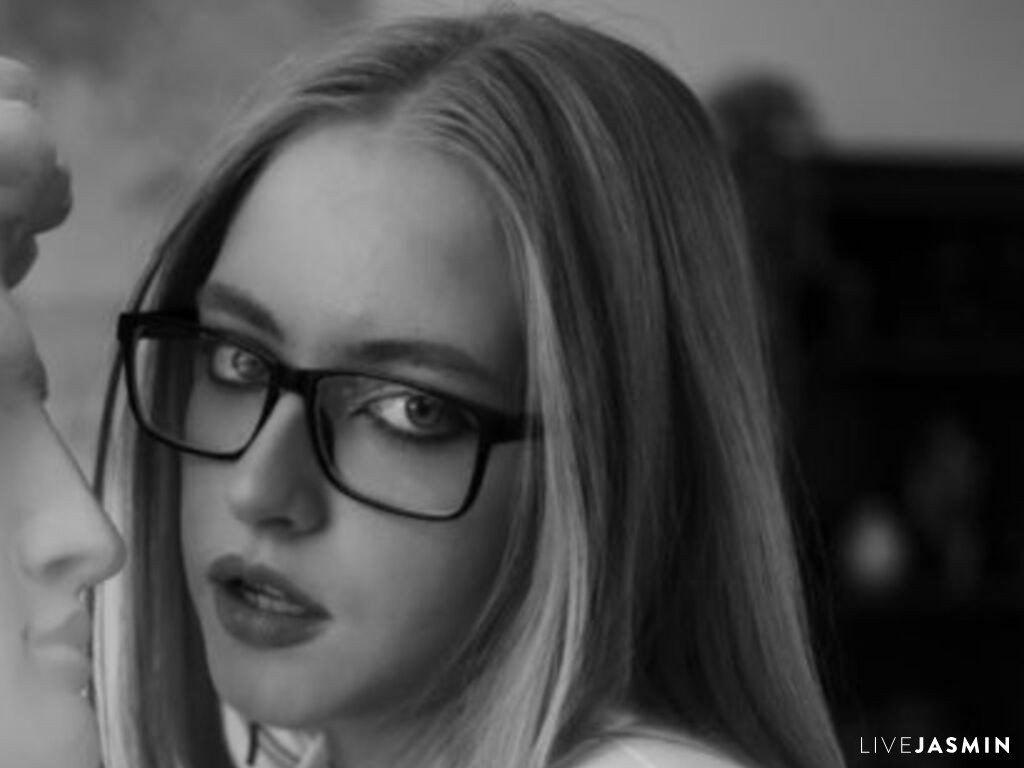 Nude webcam model SheliaEdwards - Private XXX Chat