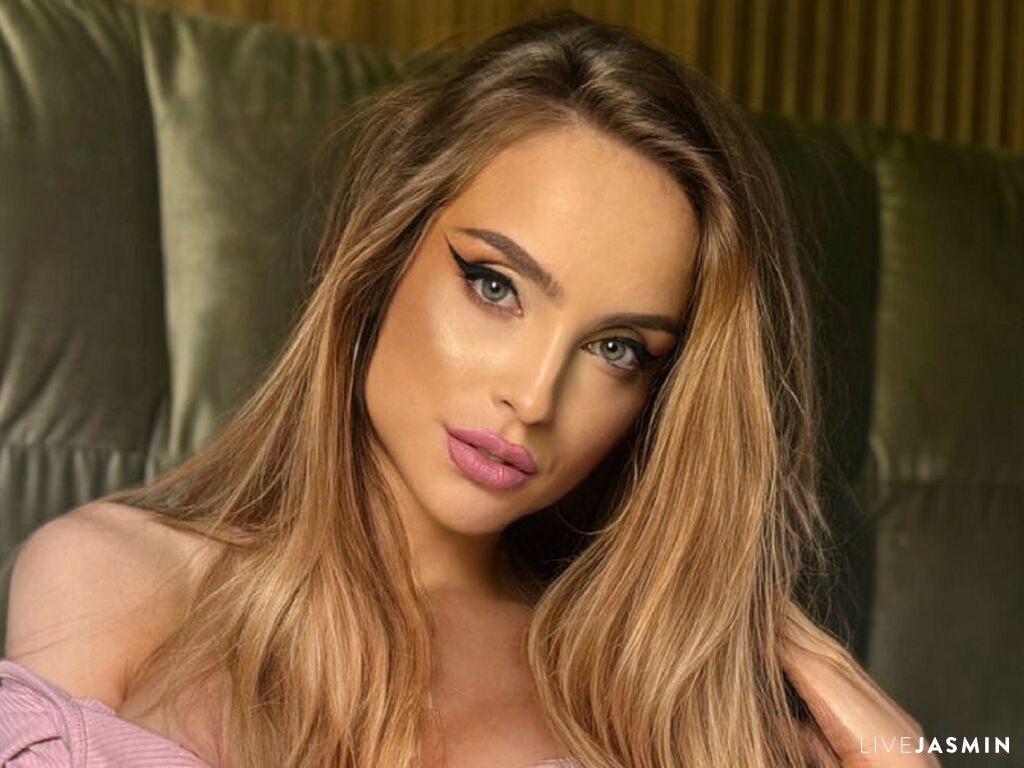 Nude sex cam model SherinStone