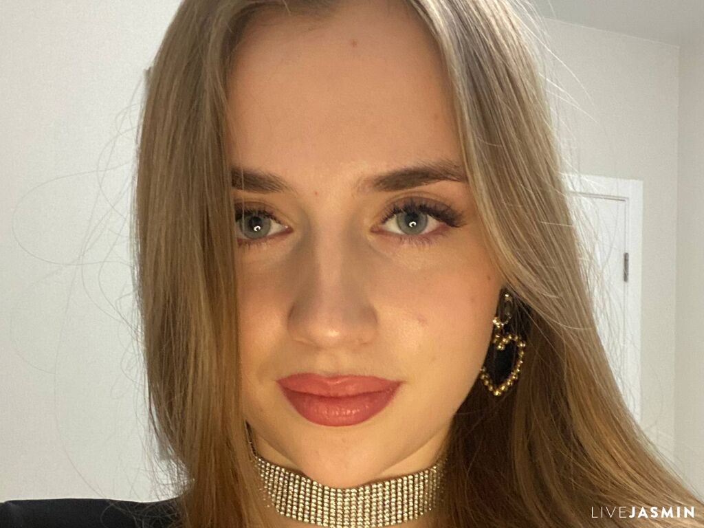Nude 18 Year Old sex cam model SonyMiller - XXX Video