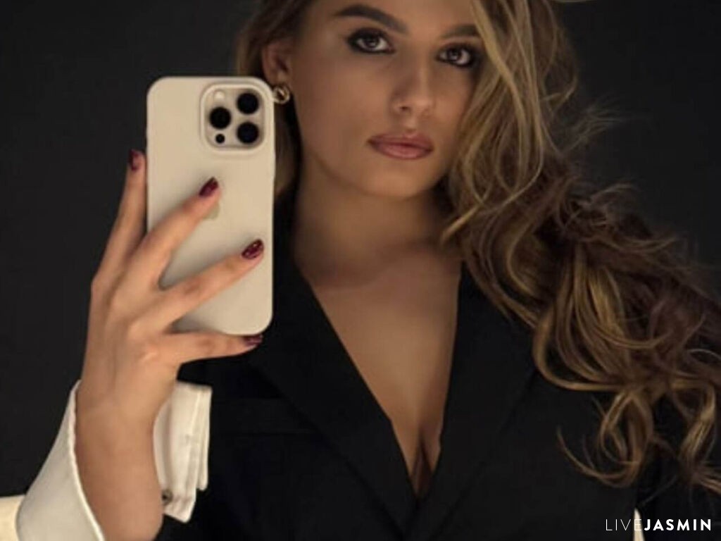 Nude sex cam model TaHillmer