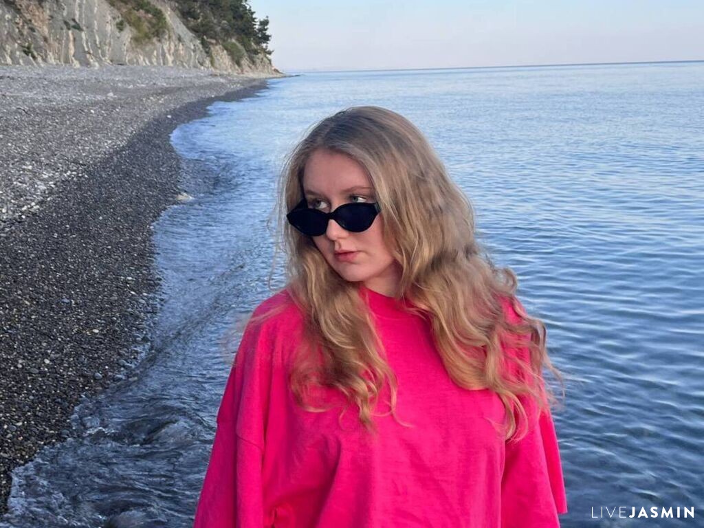 Nude sex cam model TaraRidec