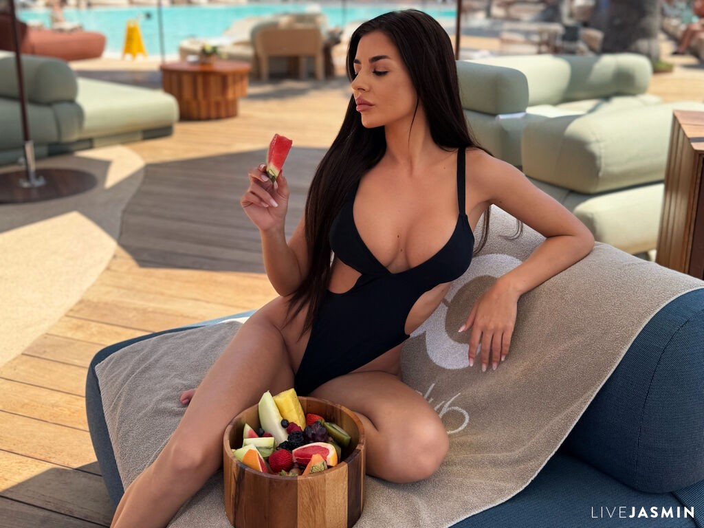 Nude sex cam model TessaMaven