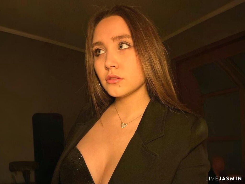 Nude sex cam model UdeleBroadhurst
