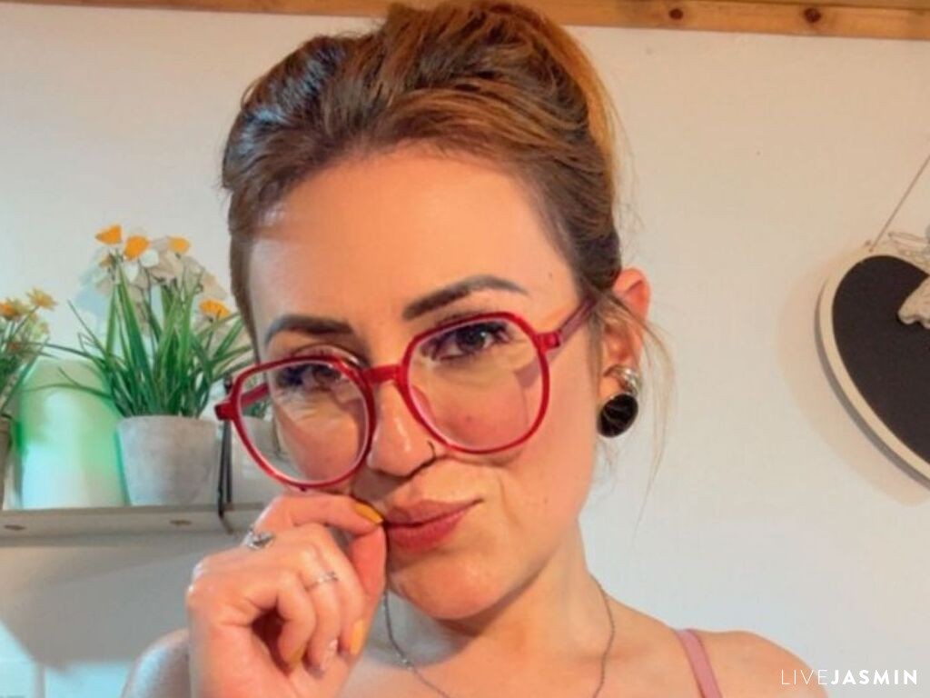 Nude sex cam model VictoriaFalon