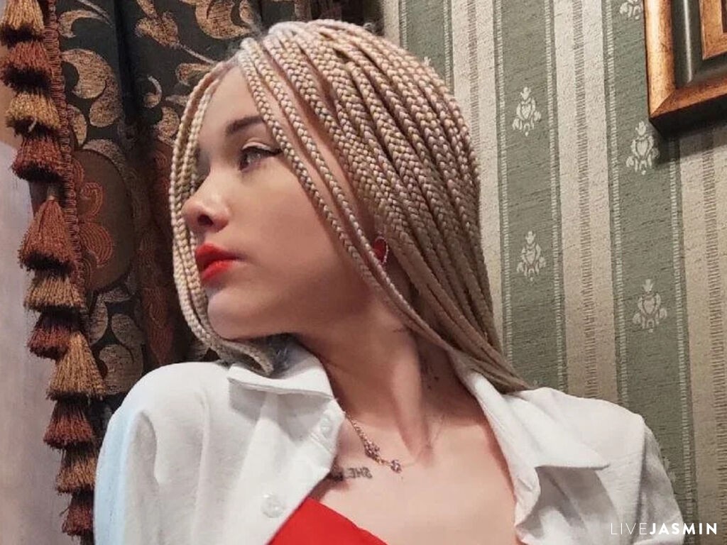 Nude sex cam model VikkiCominsky