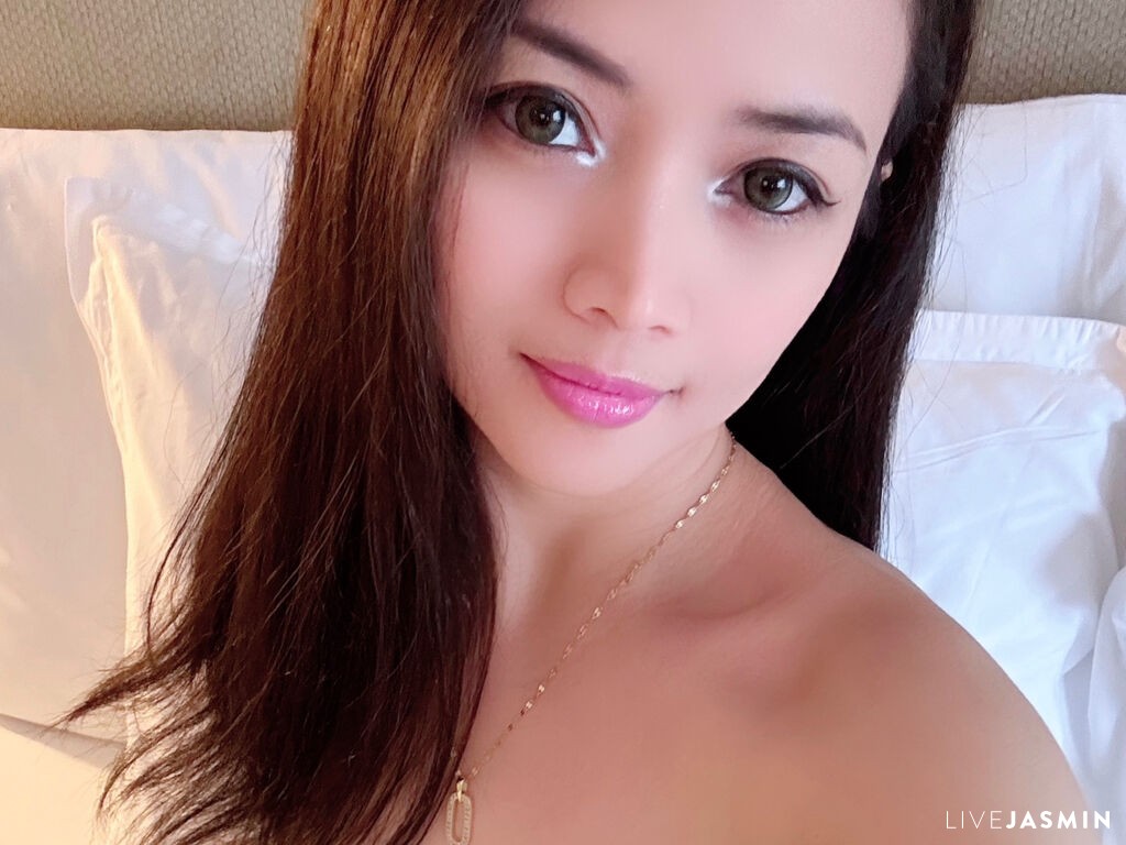 Nude sex cam model YasmienAtos