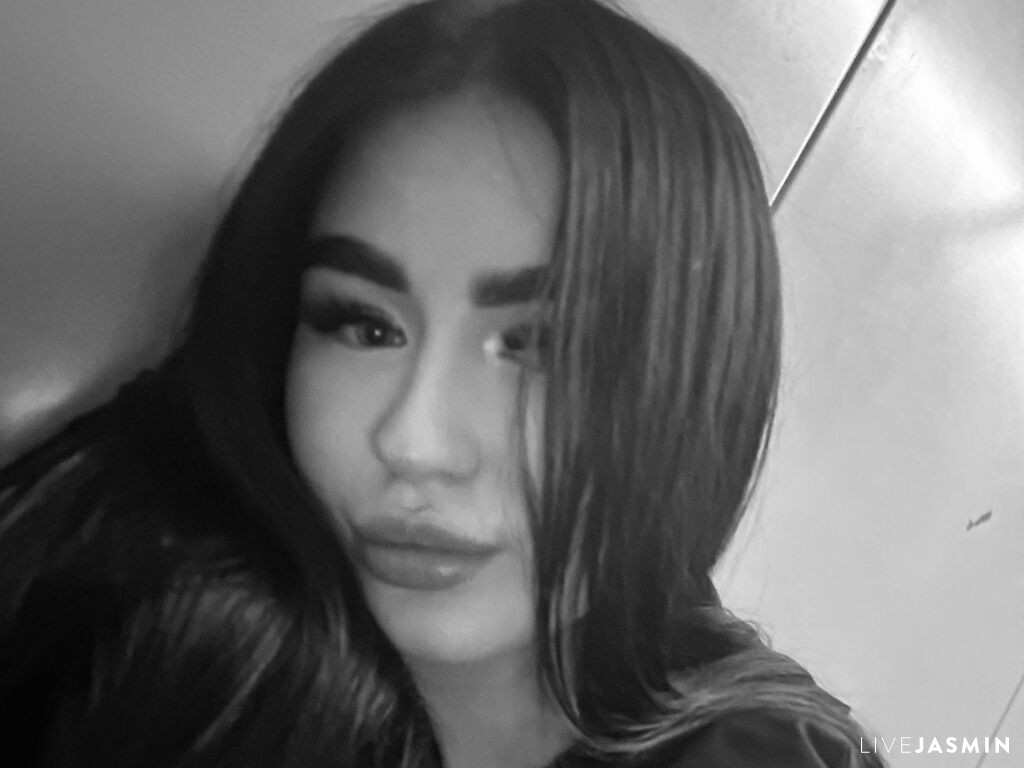 Nude sex cam model YevetteStreeper