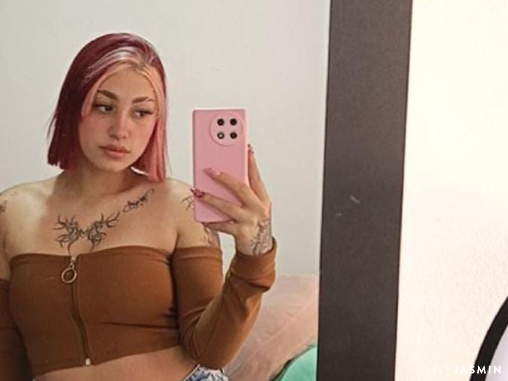 Nude sex cam model ZammyRossee